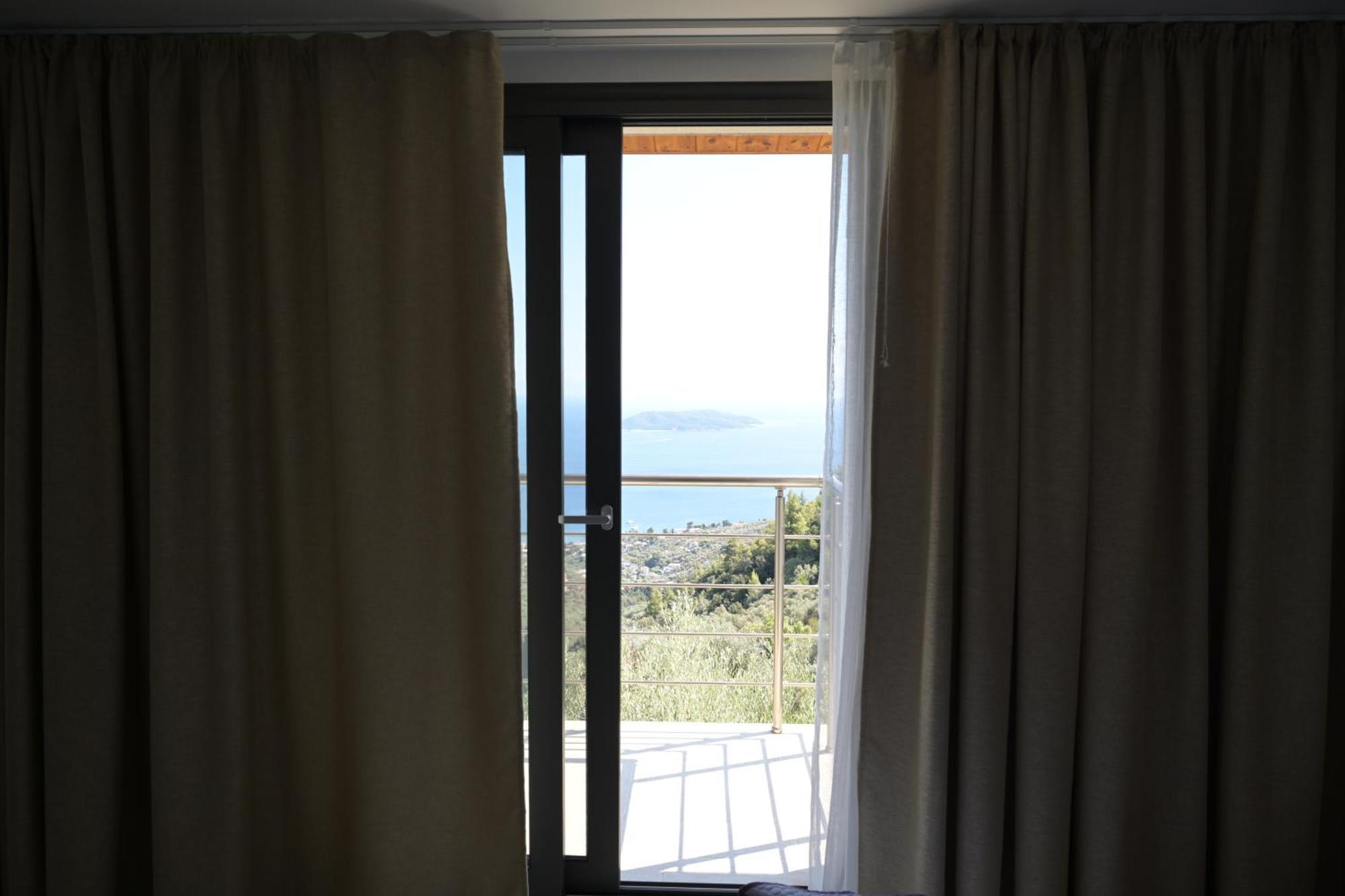 Sky Sea Resort & Villas Megali Ammos  Bagian luar foto